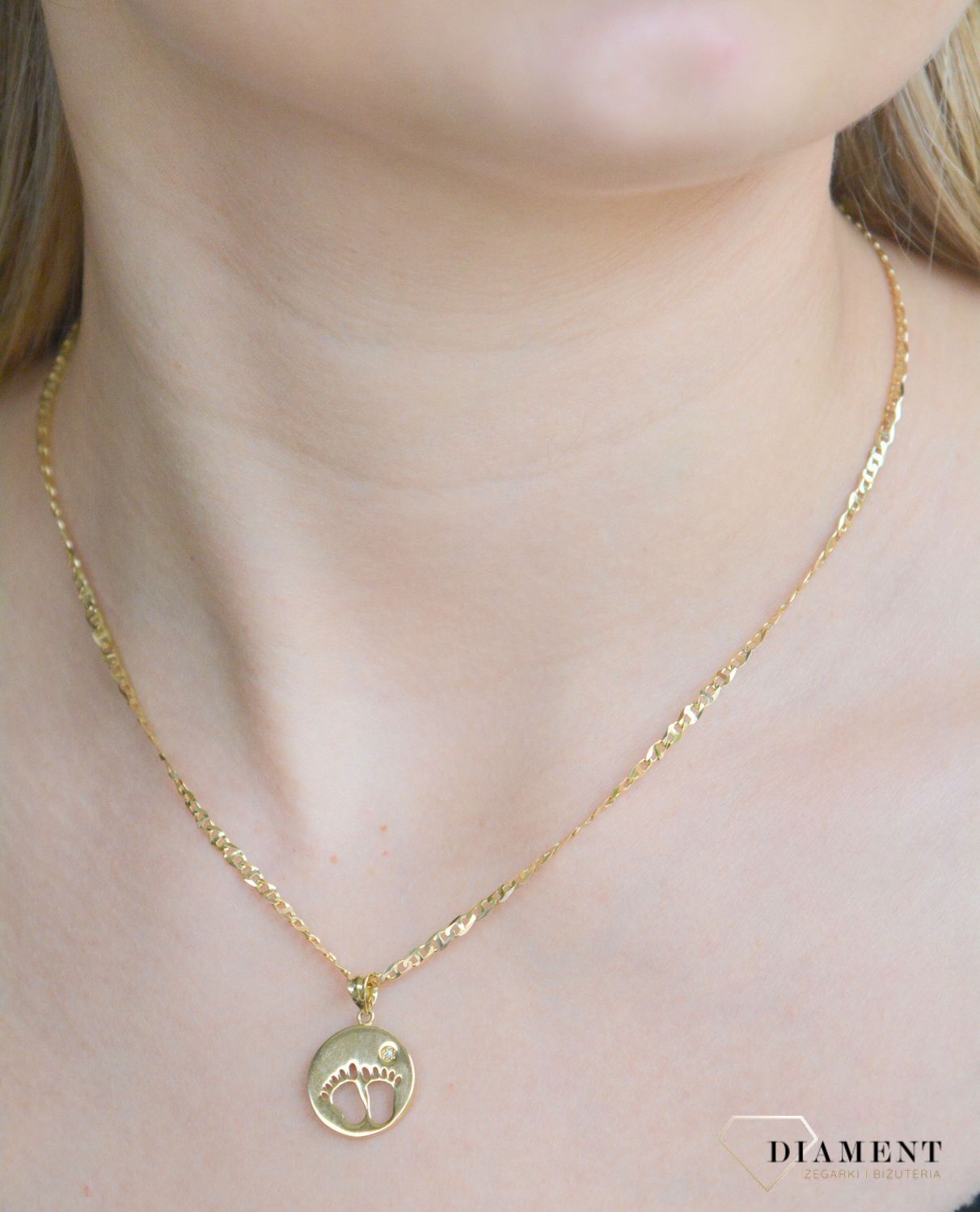 Złota zawieszka 585 Stópki dziecka do graweru dla Mamy ZA 7323.jpg